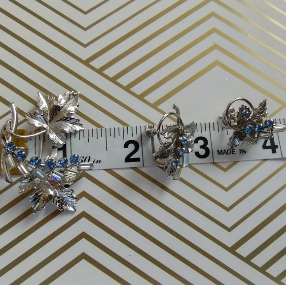 Vintage Sterling Silver Sparkly Brooch & Earring Set signed Carl Art - Picture 15 of 16